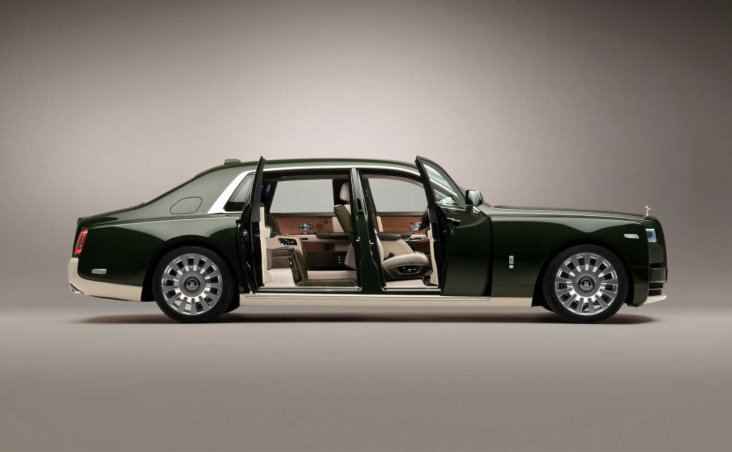 Bespoke Rolls-Royce Phantom Oribe collaboration with Hermès
